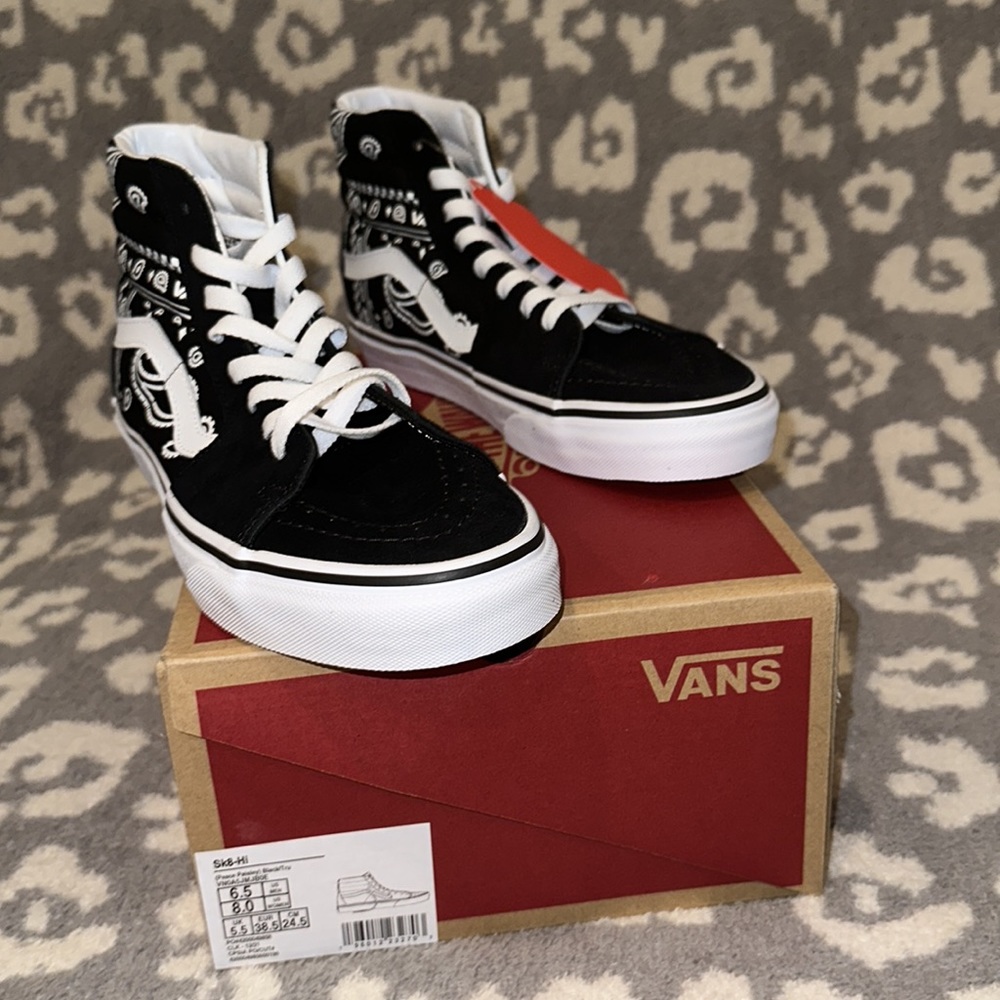 New Sk8-Hi Vans in Peace ☮️ Paisley - Picture 3 of 17
